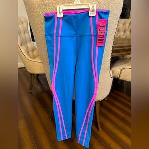 NWT Lilly Pulitzer Luxletic Weekender High Rise, Blue Flare, Medium